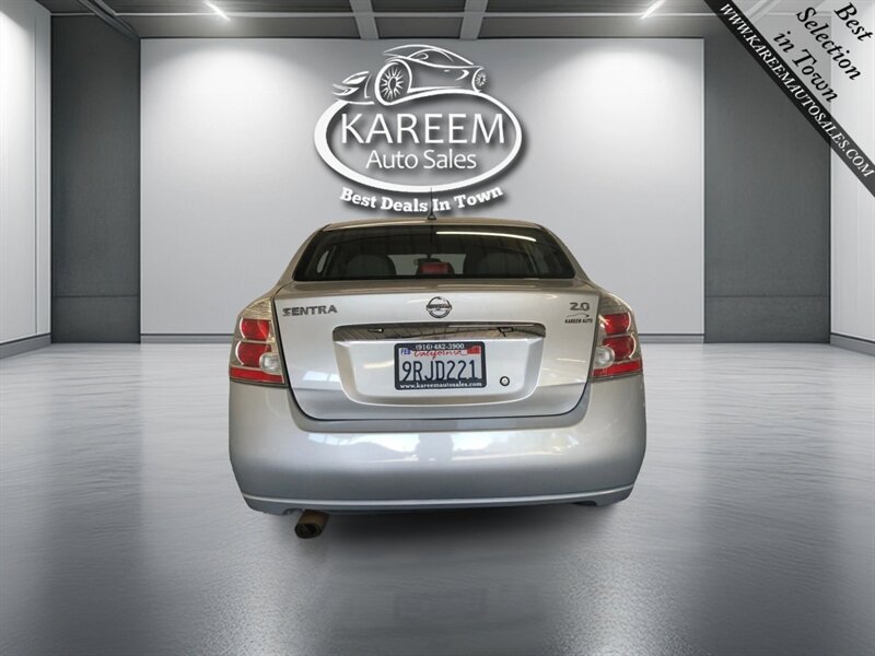 2010 Nissan Sentra 2.0 Image 6 of 21