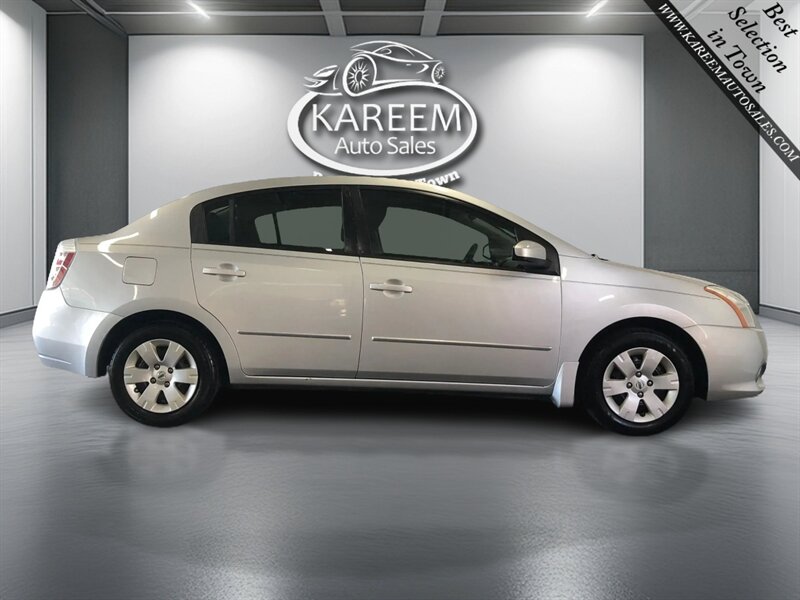 2010 Nissan Sentra 2.0 Image 4 of 21