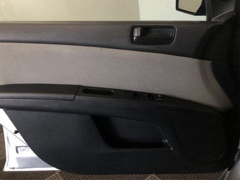 2010 Nissan Sentra 2.0 Image 19 of 21