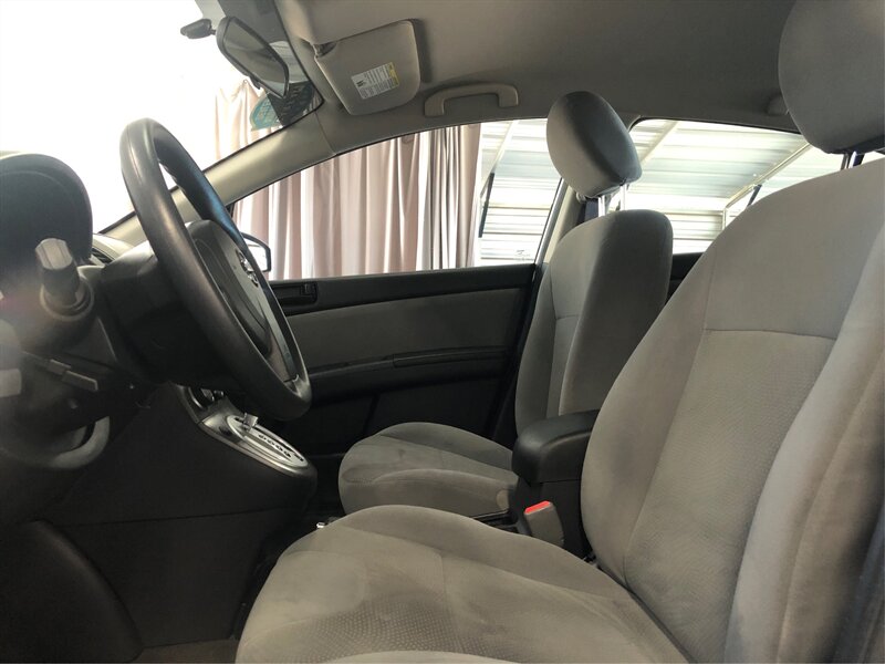 2010 Nissan Sentra 2.0 Image 12 of 21
