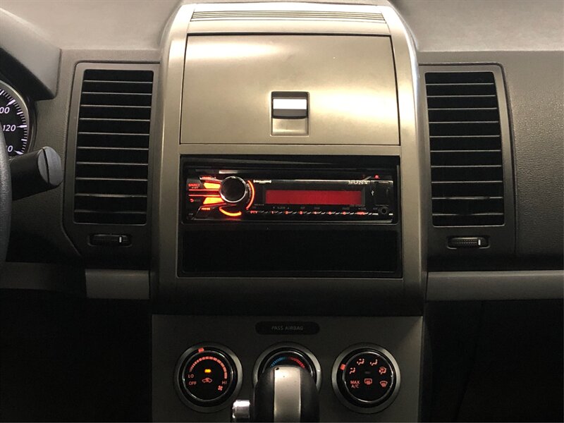 2010 Nissan Sentra 2.0 Image 17 of 21