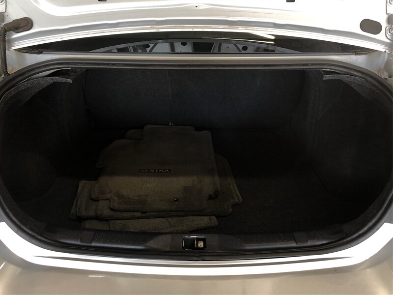 2010 Nissan Sentra 2.0 Image 11 of 21