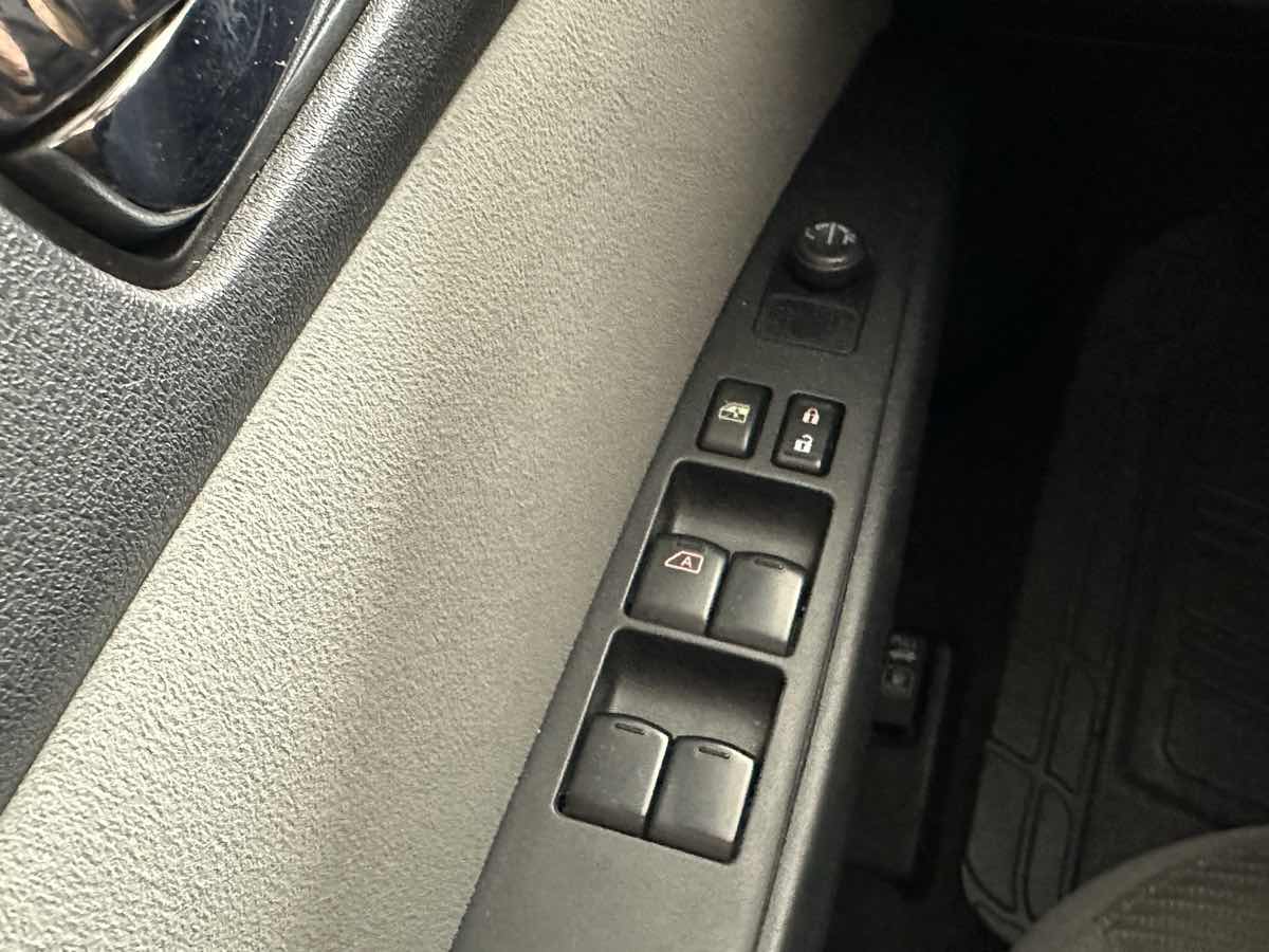 2010 Nissan Sentra 2.0 S Image 14 of 15