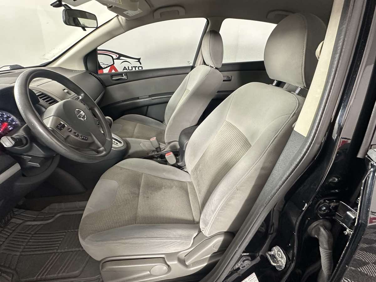 2010 Nissan Sentra 2.0 S Image 10 of 15