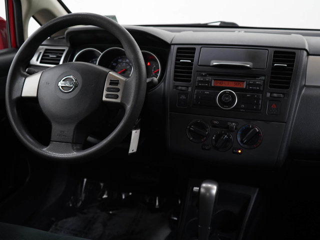 2010 Nissan Versa 1.8 S Image 17 of 26
