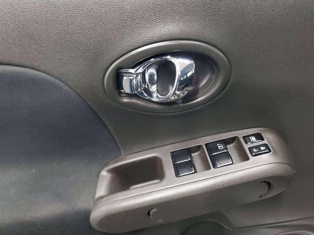 2010 Nissan Cube 1.8 S Image 10 of 22