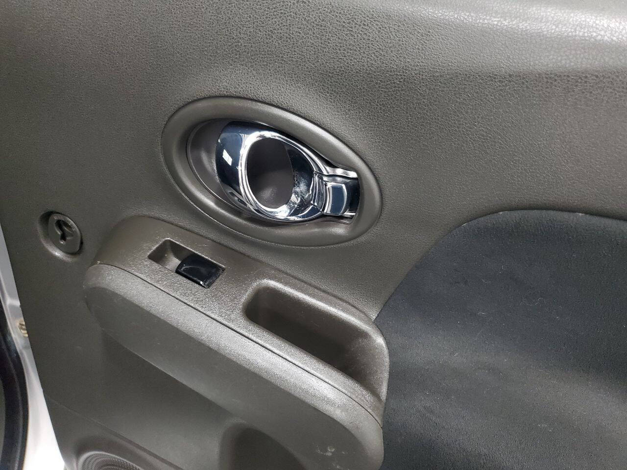 2010 Nissan Cube 1.8 S Image 18 of 22