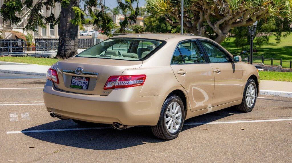 2010 Toyota Camry XLE Image 9 of 33