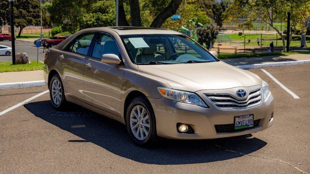 2010 Toyota Camry XLE Image 4 of 33