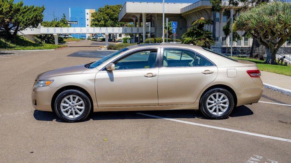 2010 Toyota Camry XLE Image 12 of 33