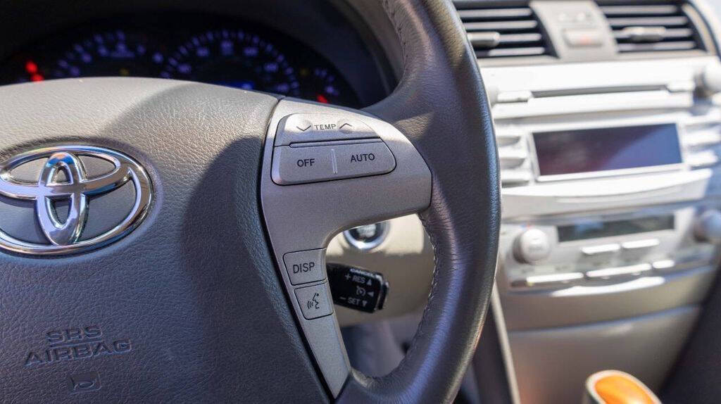2010 Toyota Camry XLE Image 29 of 33