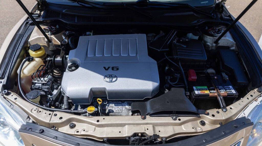 2010 Toyota Camry XLE Image 13 of 33