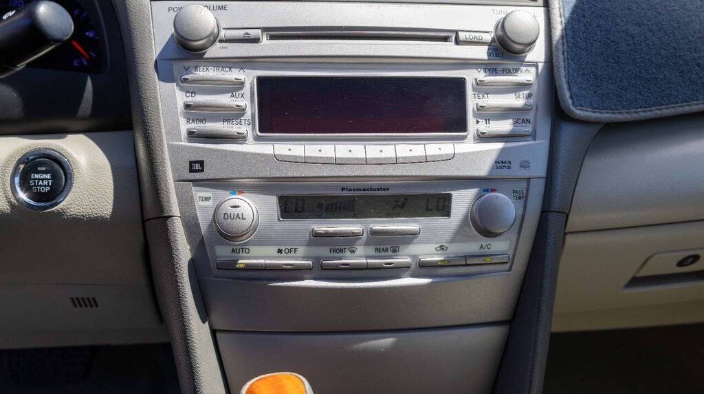 2010 Toyota Camry XLE Image 33 of 33