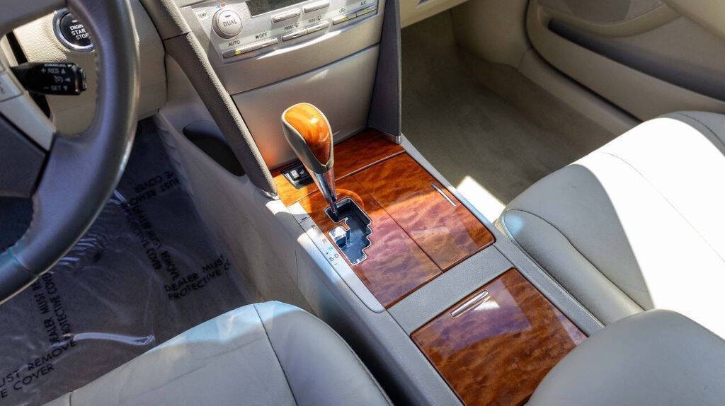 2010 Toyota Camry XLE Image 23 of 33