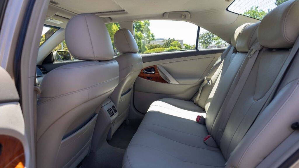 2010 Toyota Camry XLE Image 15 of 33