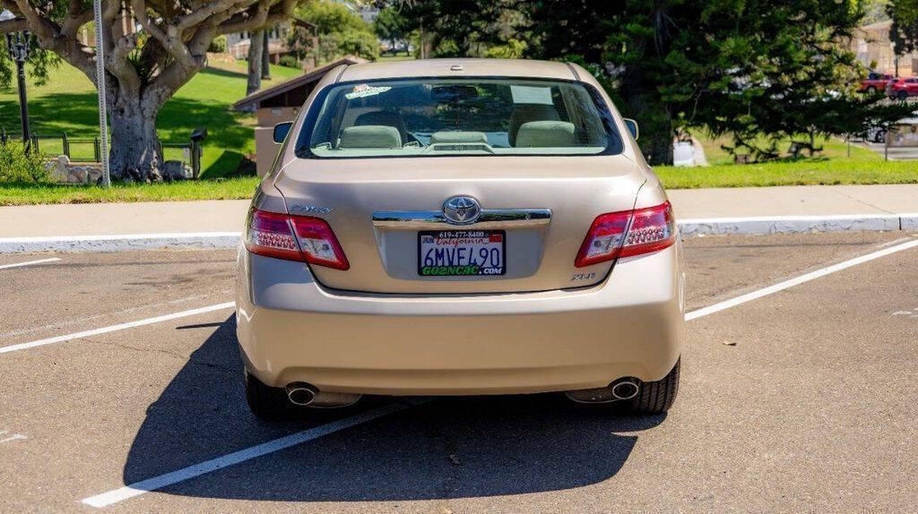 2010 Toyota Camry XLE Image 10 of 33