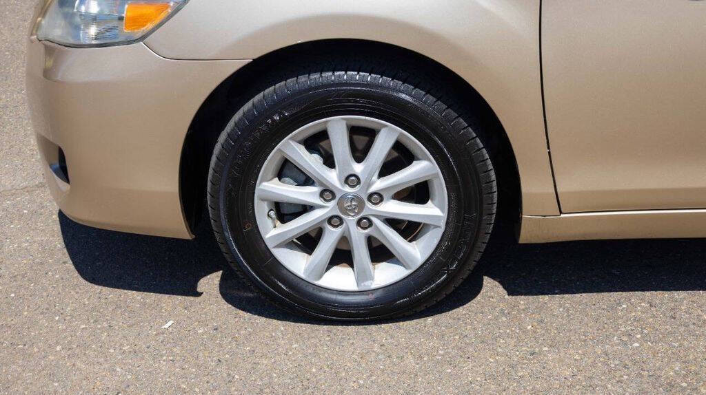 2010 Toyota Camry XLE Image 14 of 33