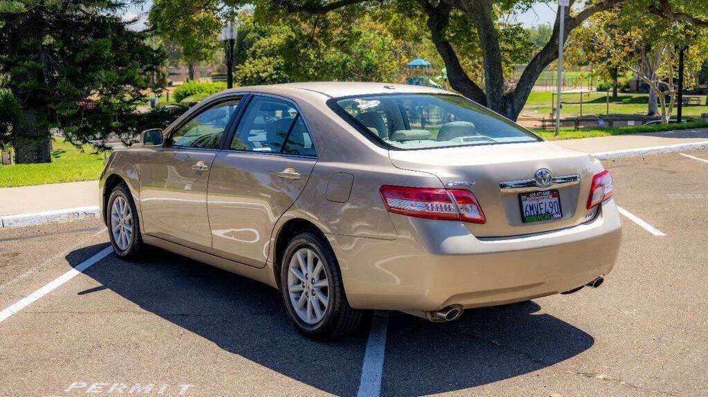 2010 Toyota Camry XLE Image 11 of 33