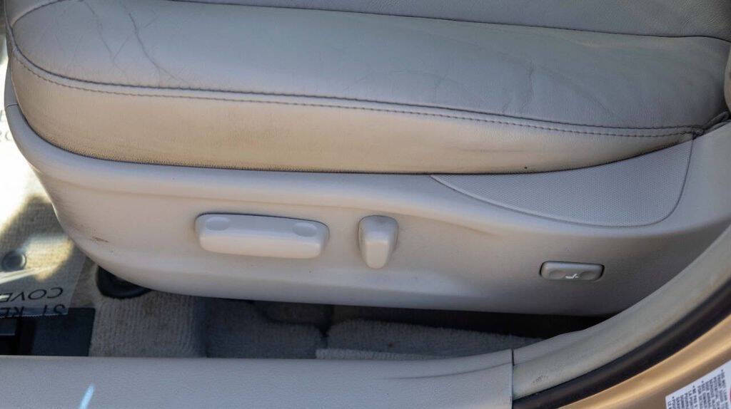 2010 Toyota Camry XLE Image 32 of 33