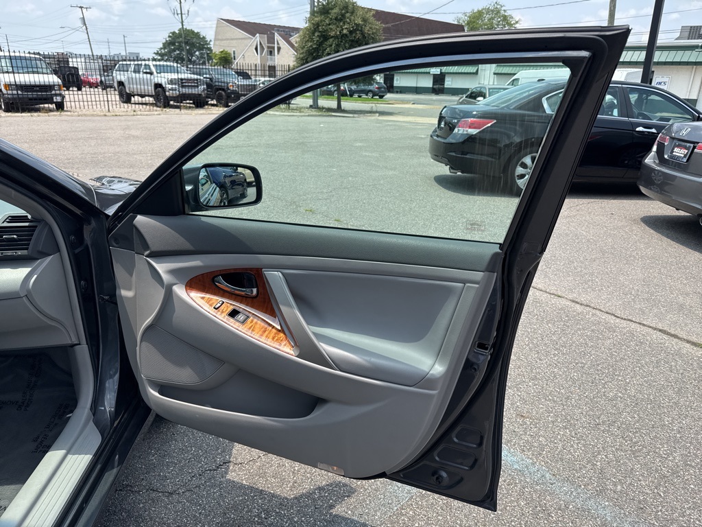 Vehicle image 18 of 20