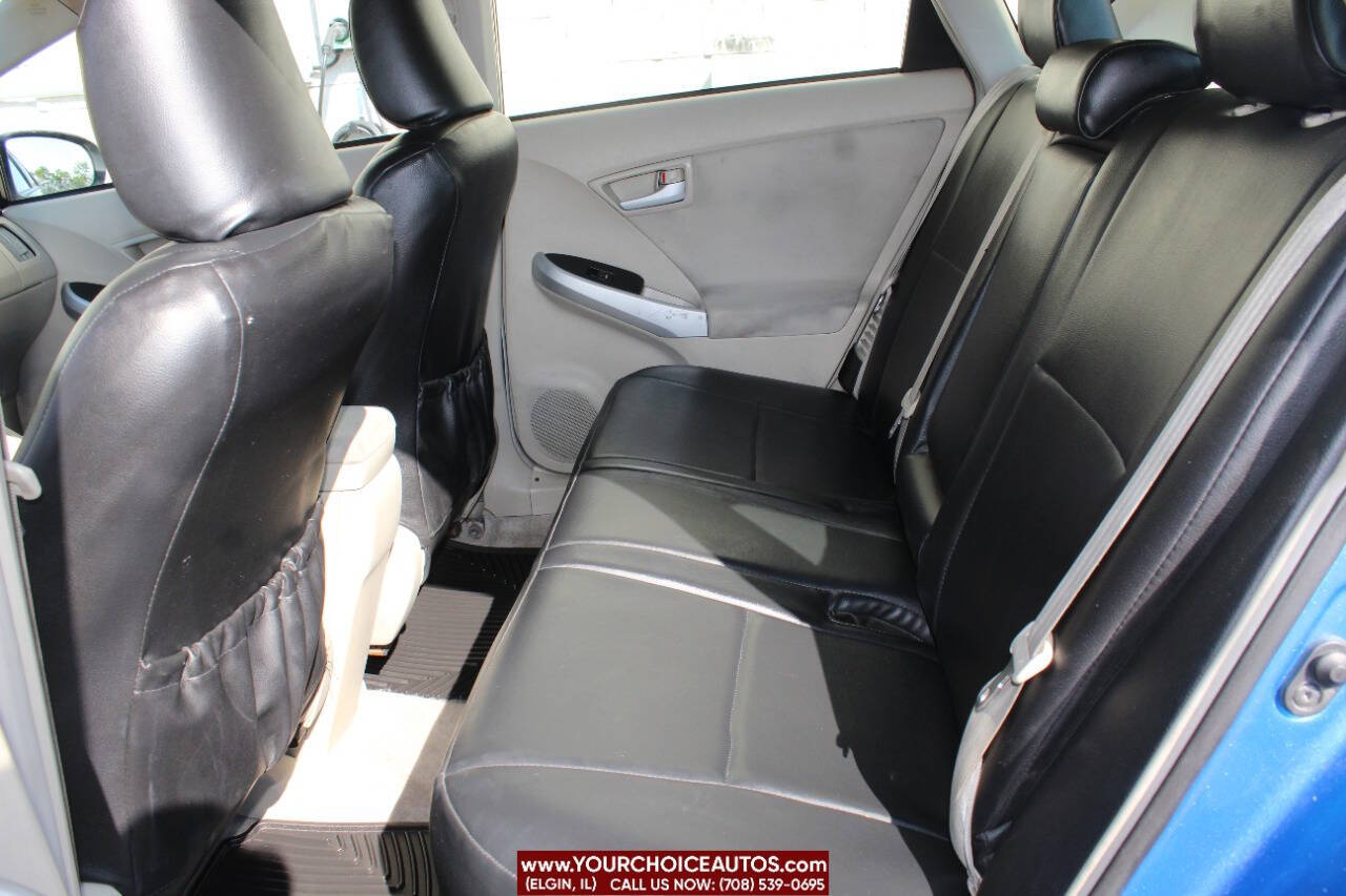 Vehicle image 13 of 21