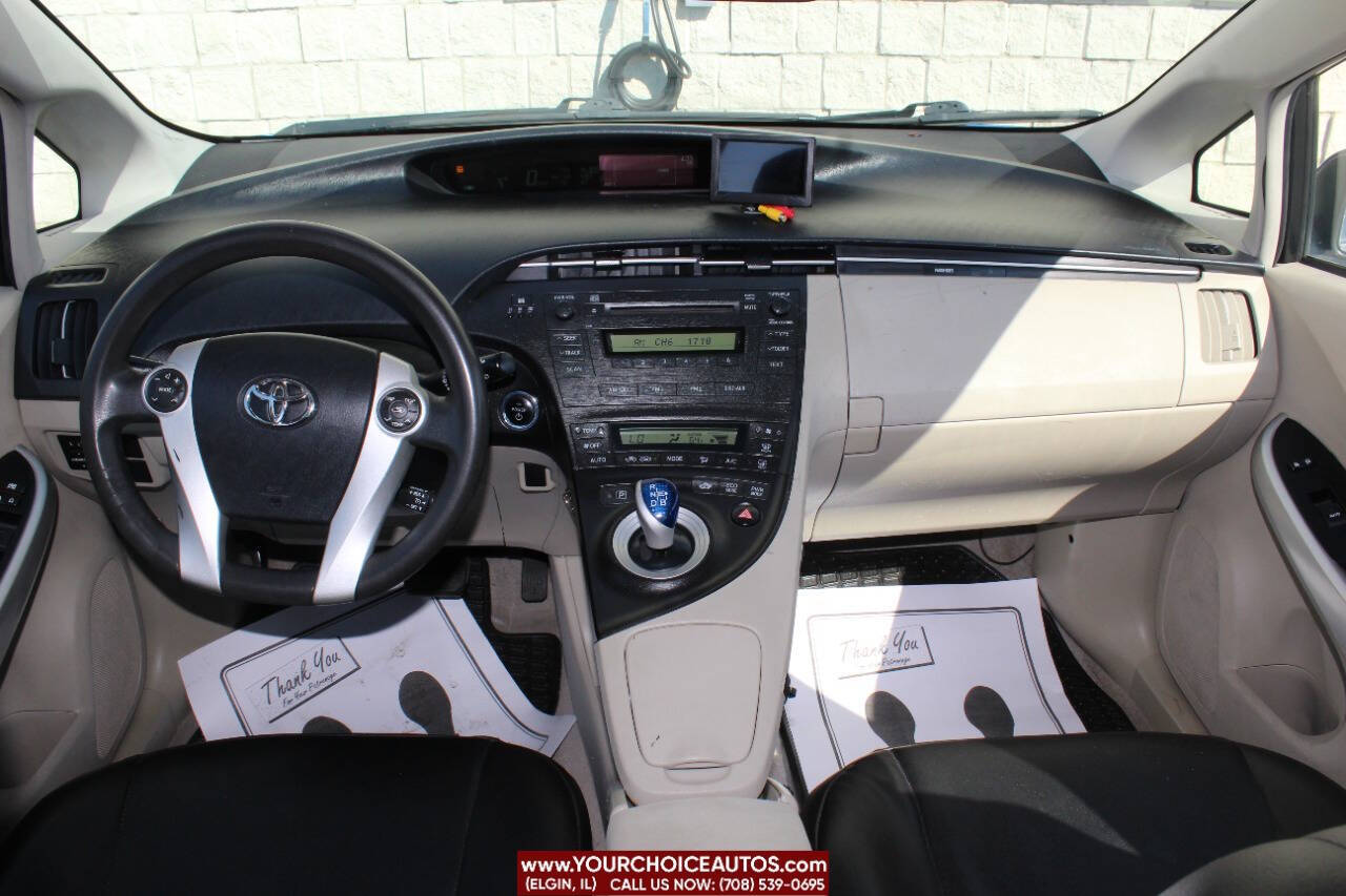 Vehicle image 17 of 21