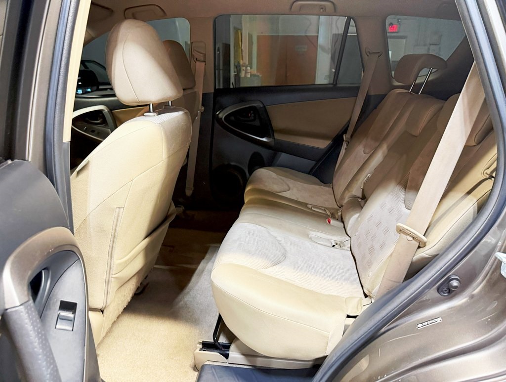 Vehicle image 14 of 31