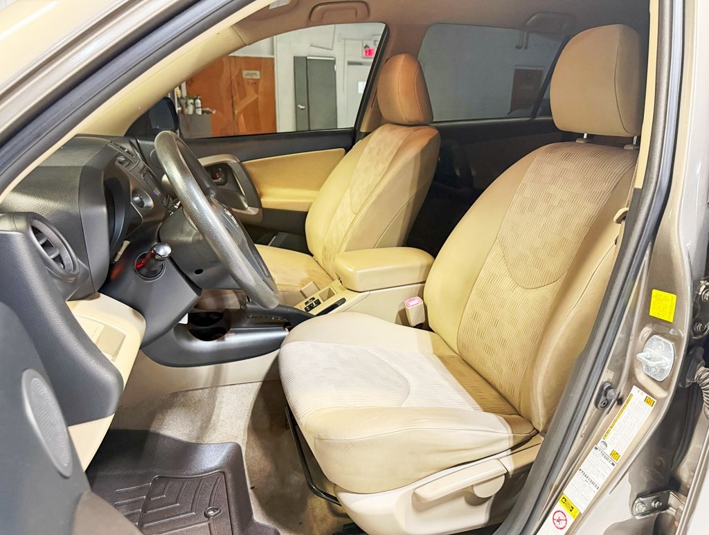 Vehicle image 17 of 31