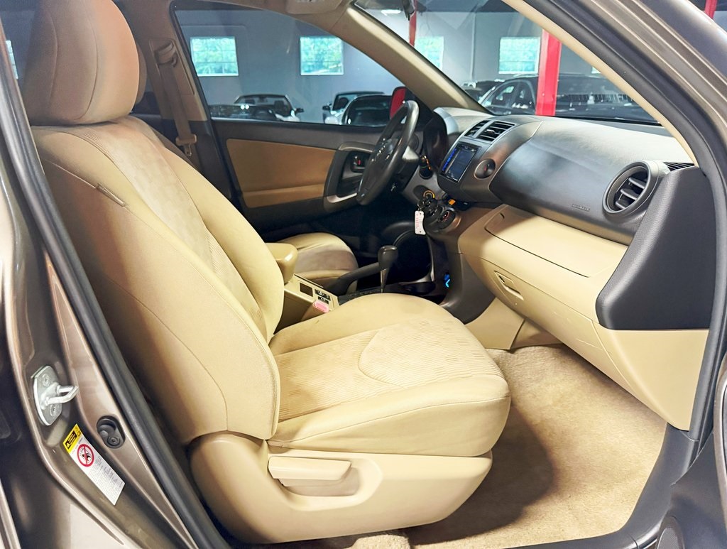 Vehicle image 16 of 31