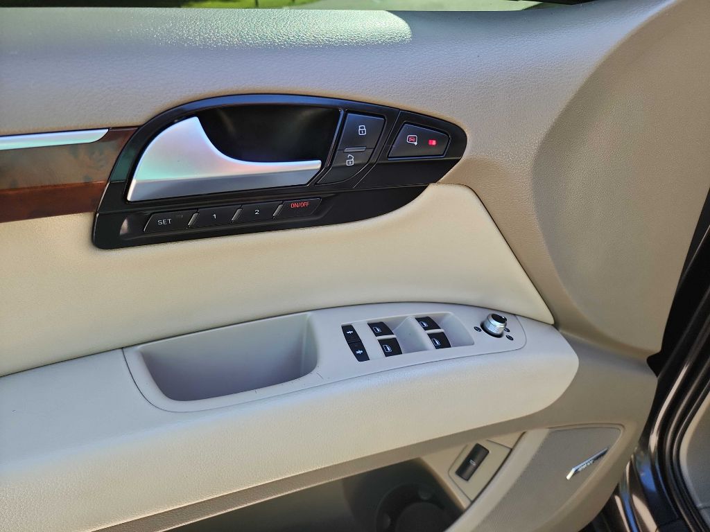 2011 Audi Q7 3.0L TDI Prestige Image 12 of 44
