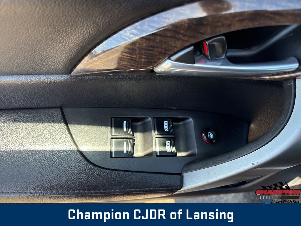 Vehicle image 21 of 34