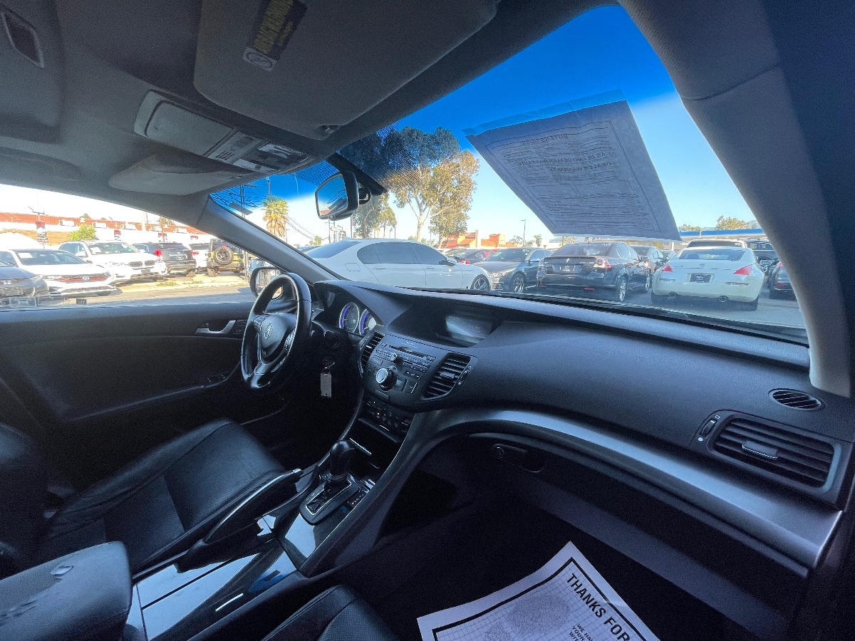 Vehicle image 12 of 21
