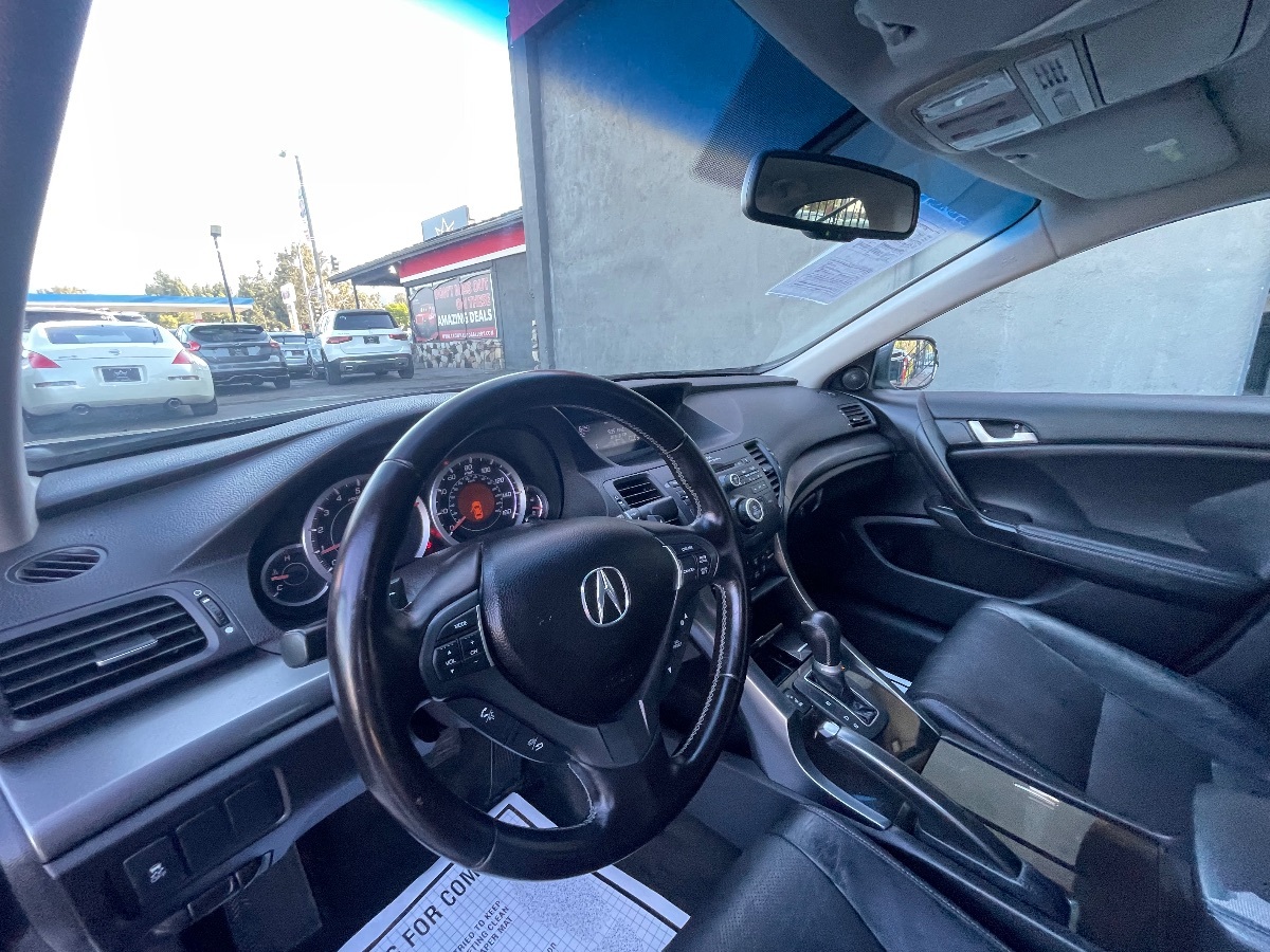 Vehicle image 9 of 21