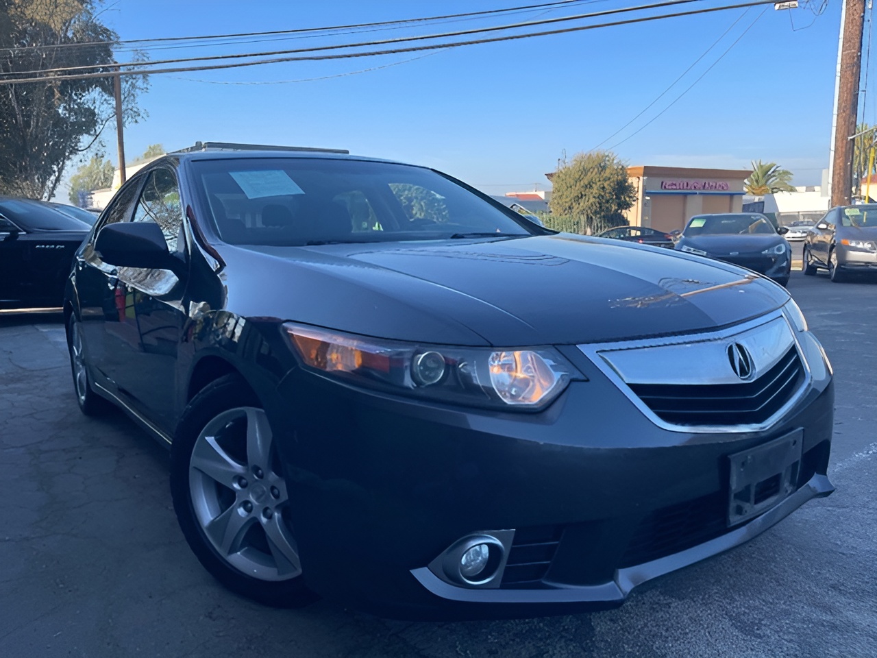 Vehicle image 17 of 21