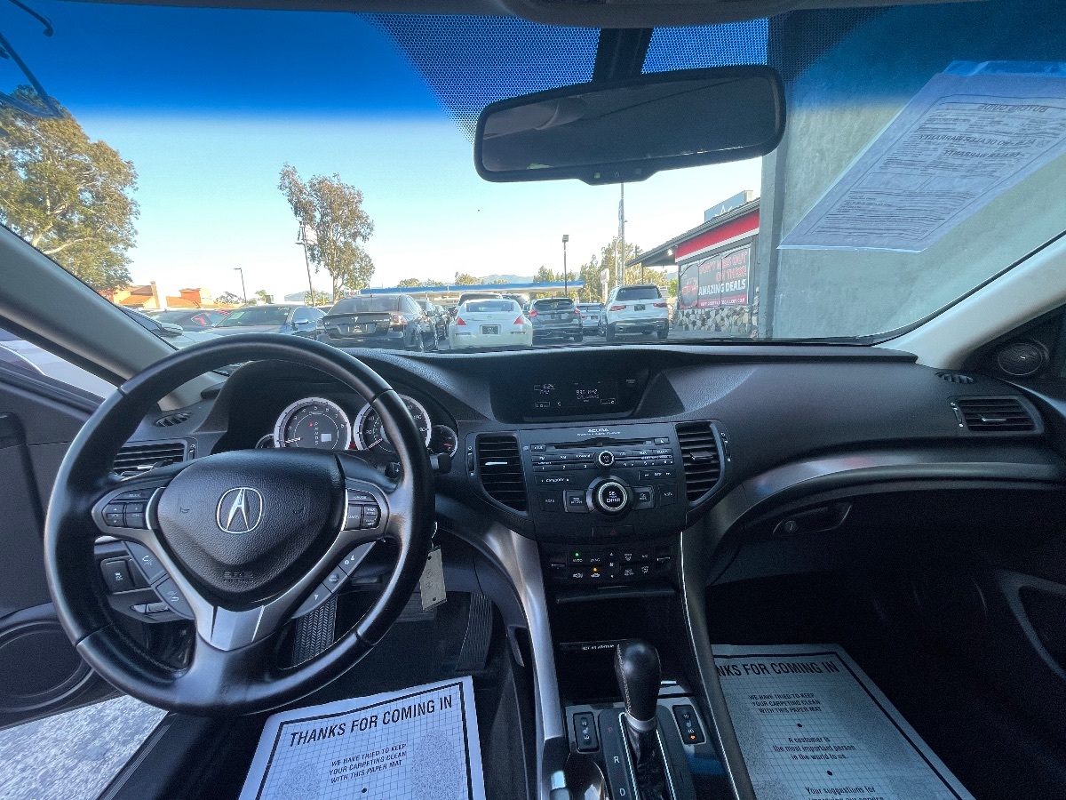 Vehicle image 10 of 21