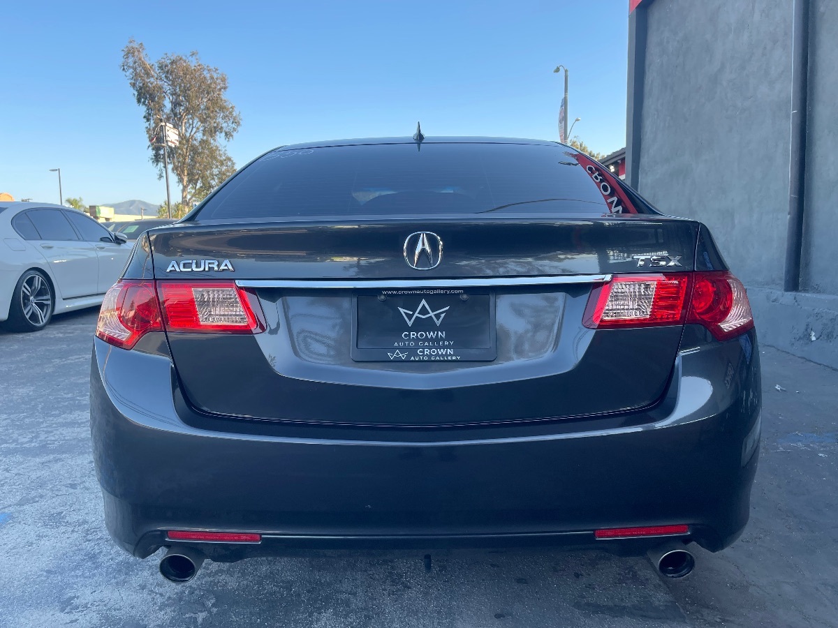Vehicle image 8 of 21