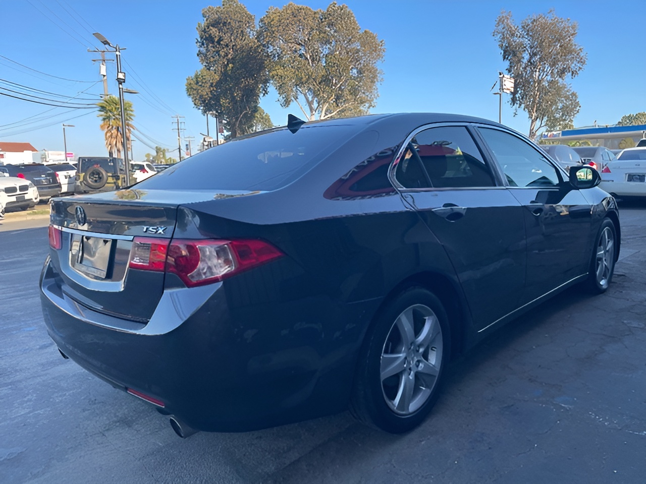 Vehicle image 19 of 21
