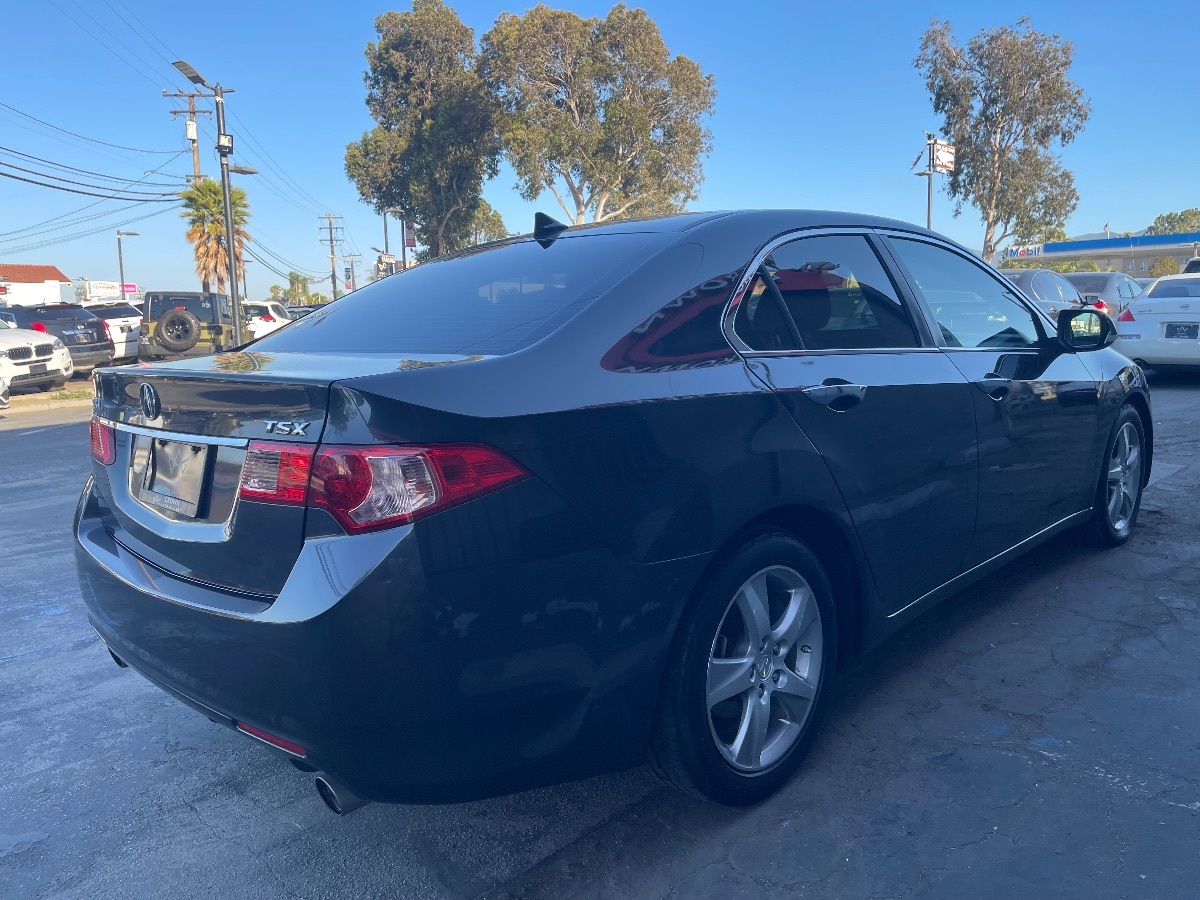 Vehicle image 4 of 21