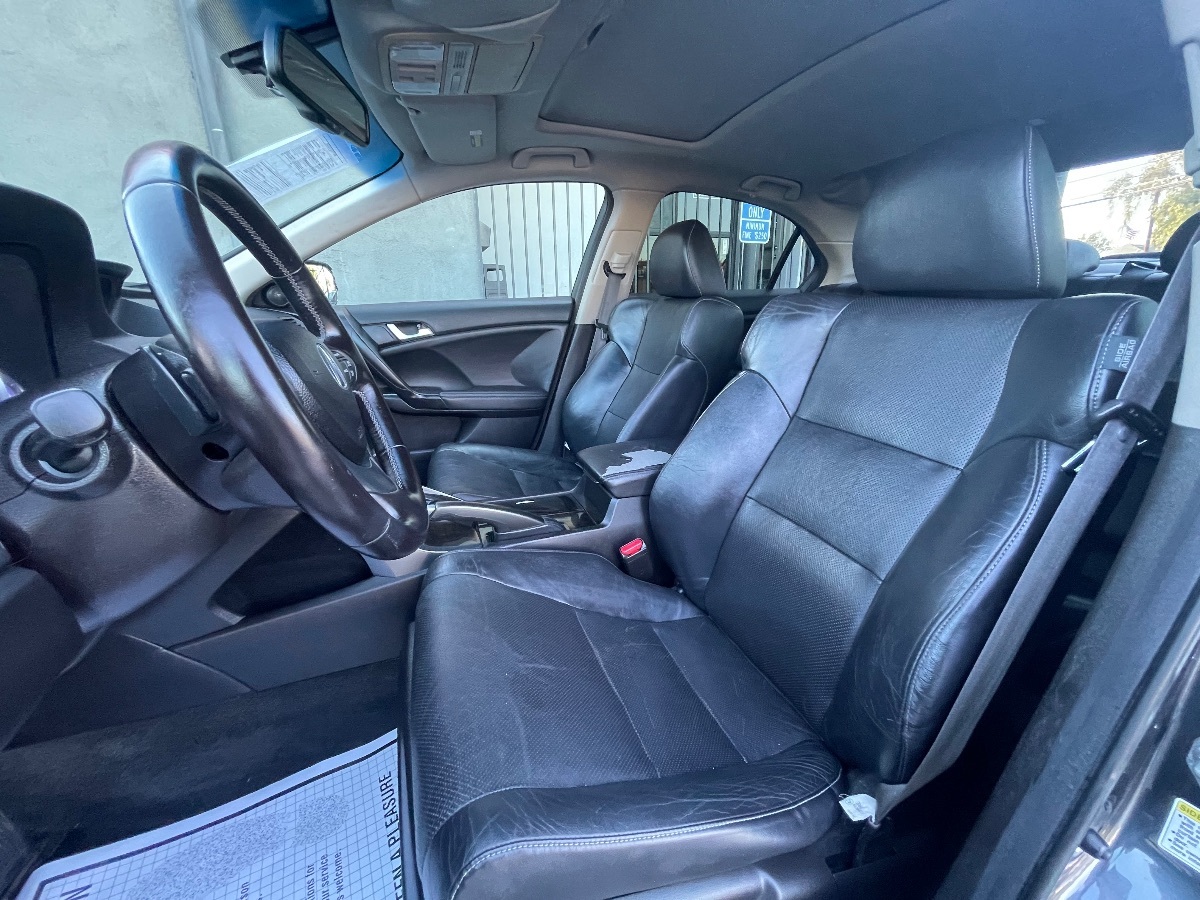 Vehicle image 11 of 21