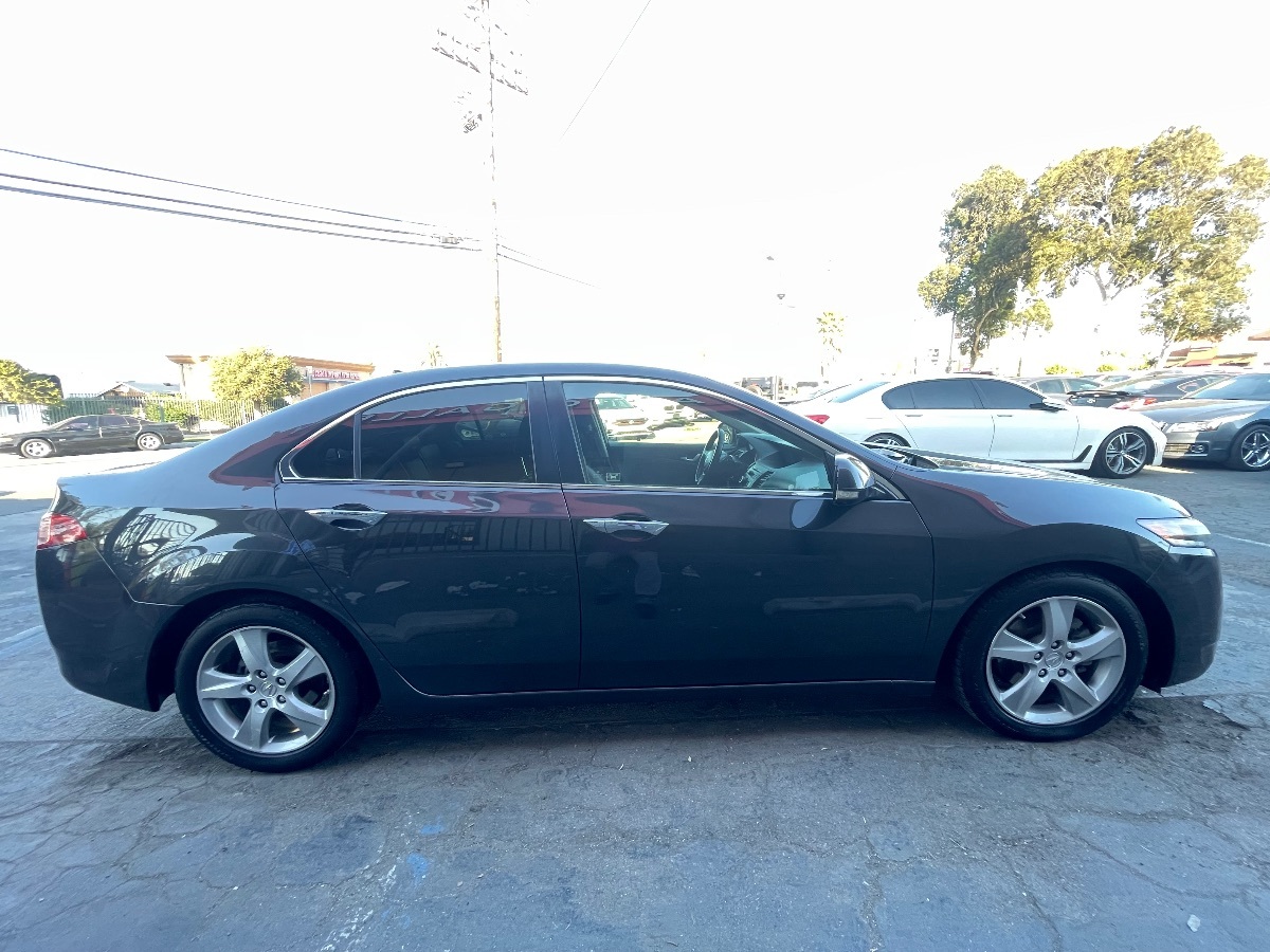 Vehicle image 3 of 21