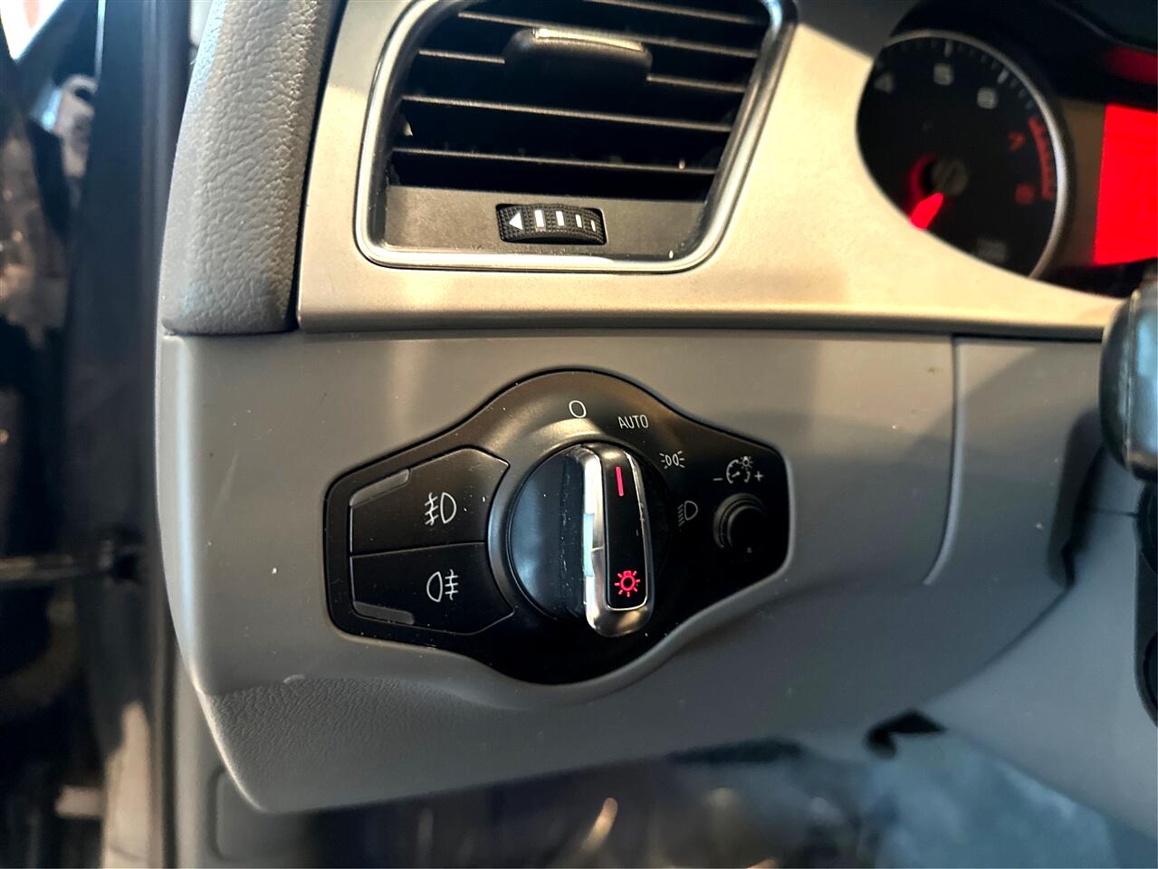 2011 Audi A4 2.0T Premium Plus Image 21 of 36