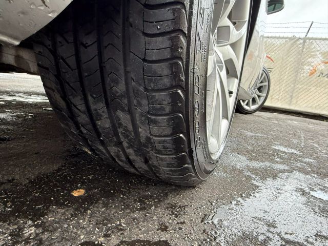 Vehicle image 21 of 46