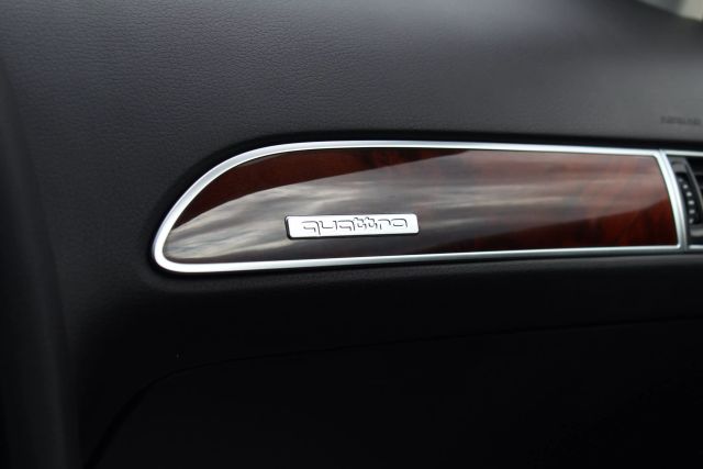 Vehicle image 32 of 45