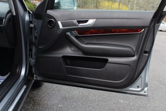 Vehicle image 18 of 45