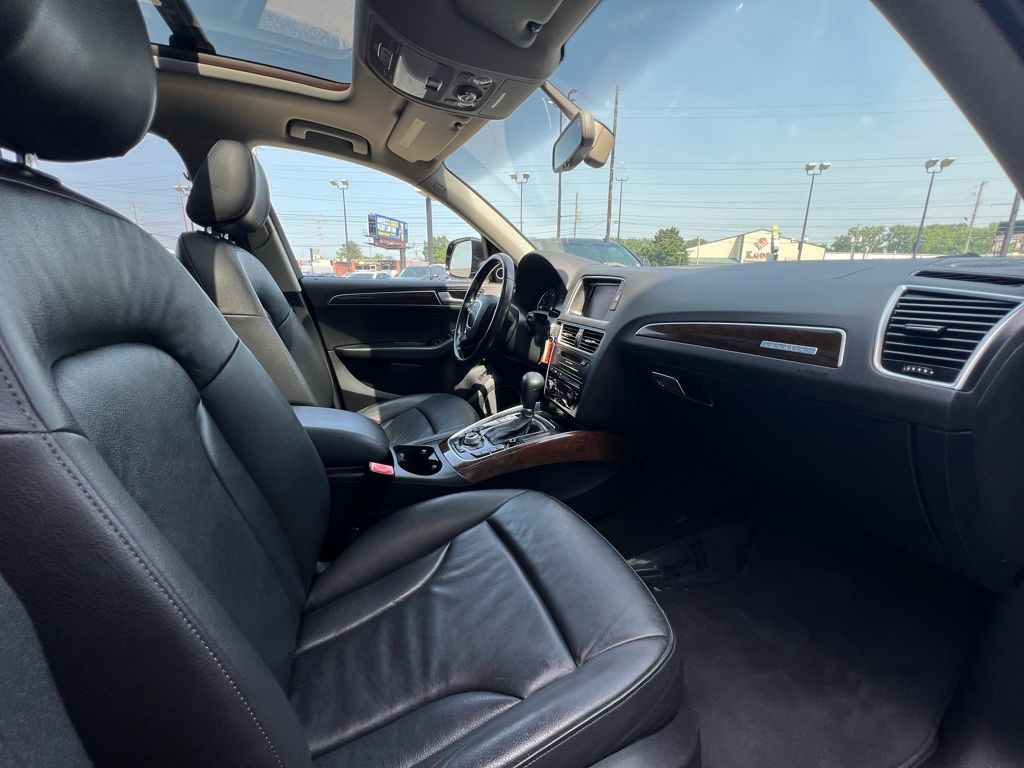 Vehicle image 26 of 54