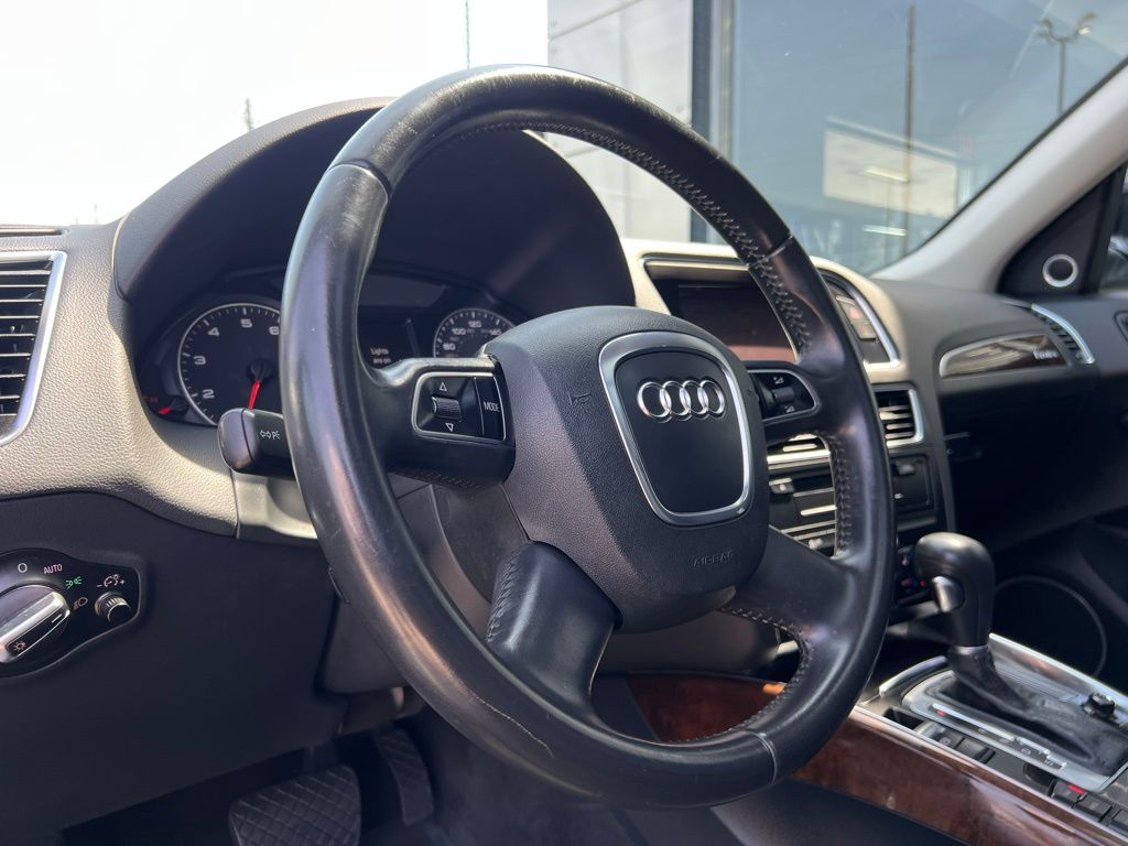 Vehicle image 33 of 54