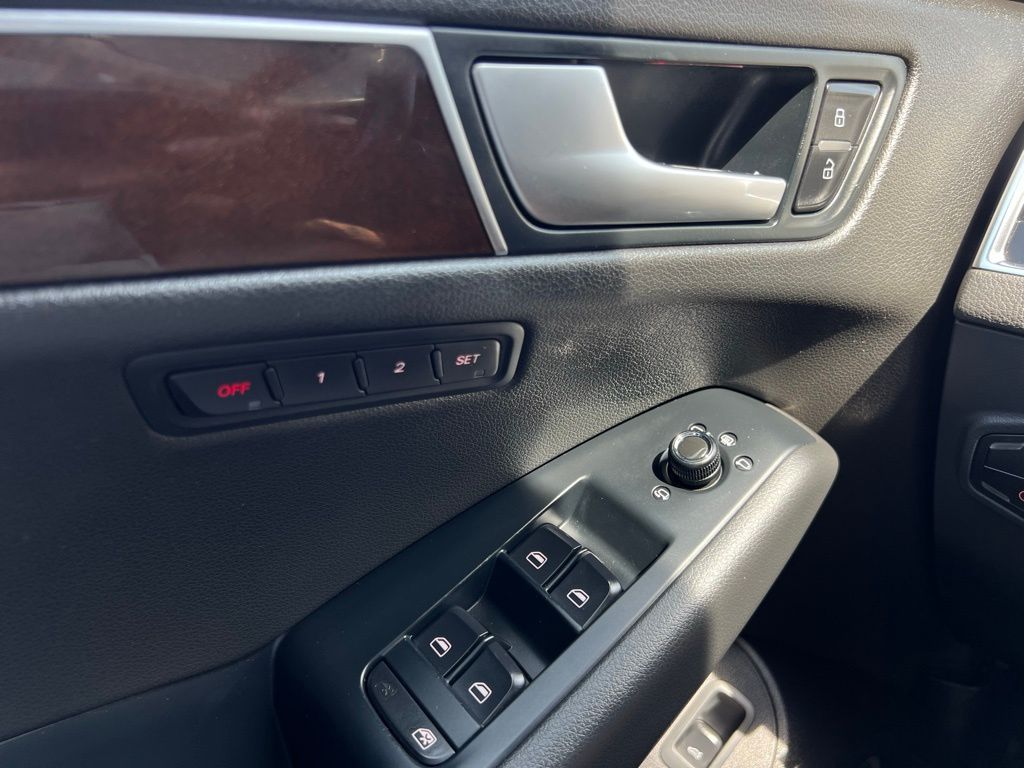 Vehicle image 51 of 54