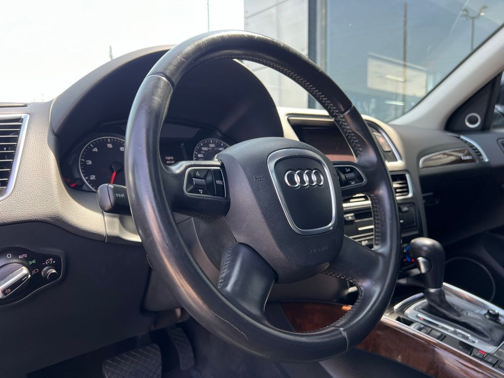Vehicle image 32 of 54