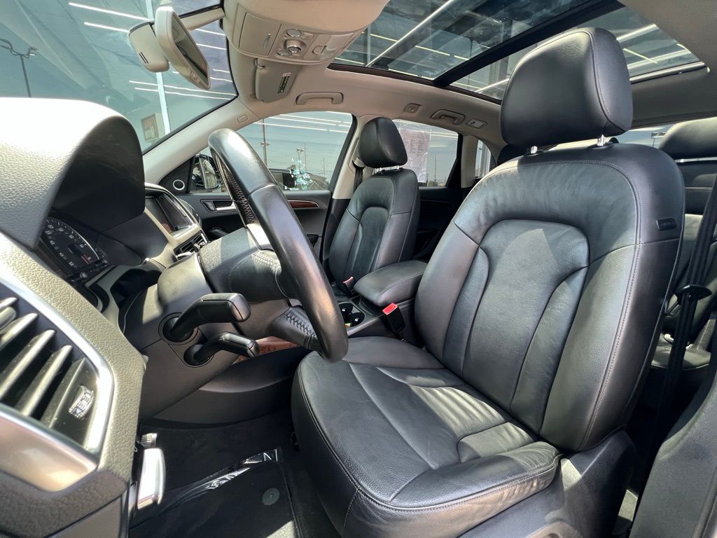 Vehicle image 17 of 54