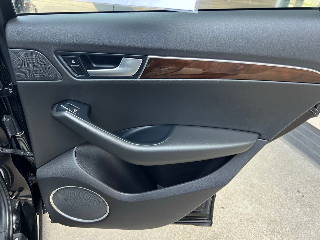 Vehicle image 47 of 54